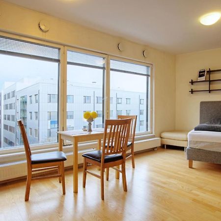 Studio Apartment In Quiet Heart Of Everything Tallinn Buitenkant foto