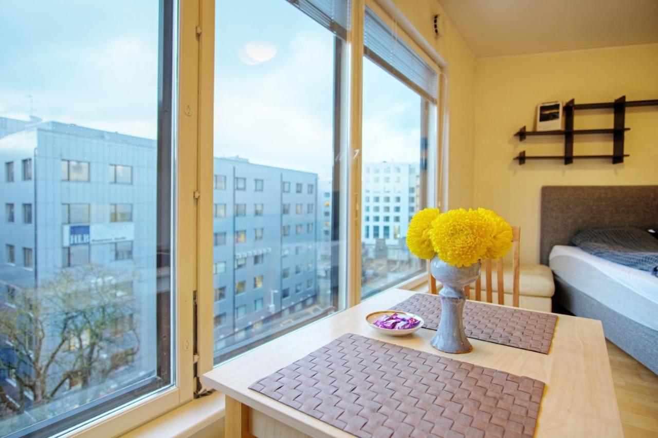 Studio Apartment In Quiet Heart Of Everything Tallinn Buitenkant foto