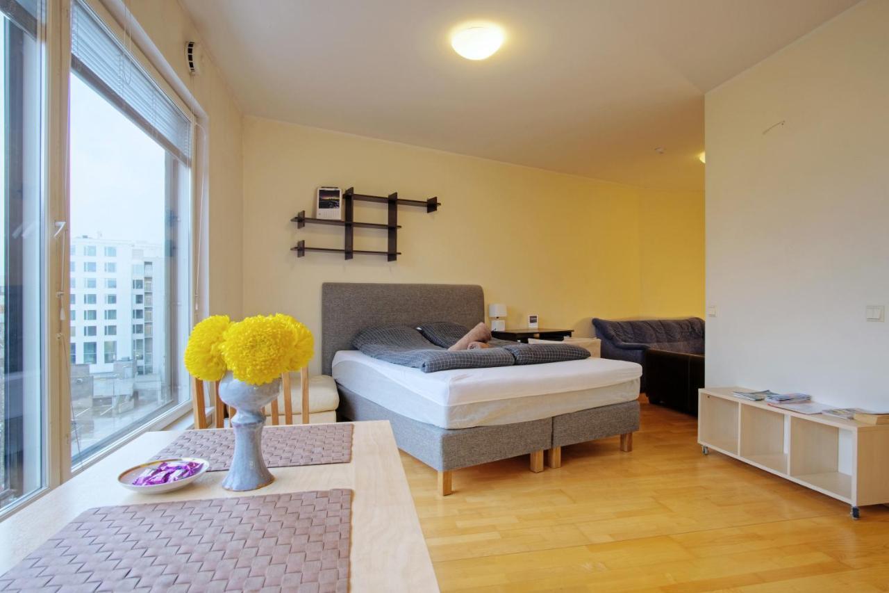 Studio Apartment In Quiet Heart Of Everything Tallinn Buitenkant foto