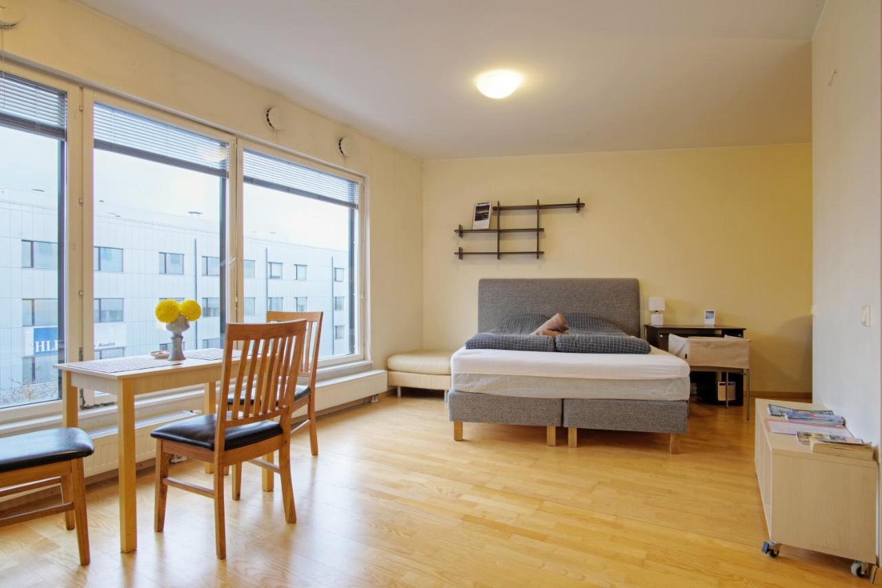Studio Apartment In Quiet Heart Of Everything Tallinn Buitenkant foto